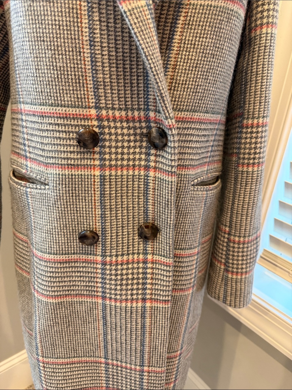 Sézane Johnson coat US 4 - Double-Breasted Plaid Coat - Gray with Pink Accents - Picture 5 of 13